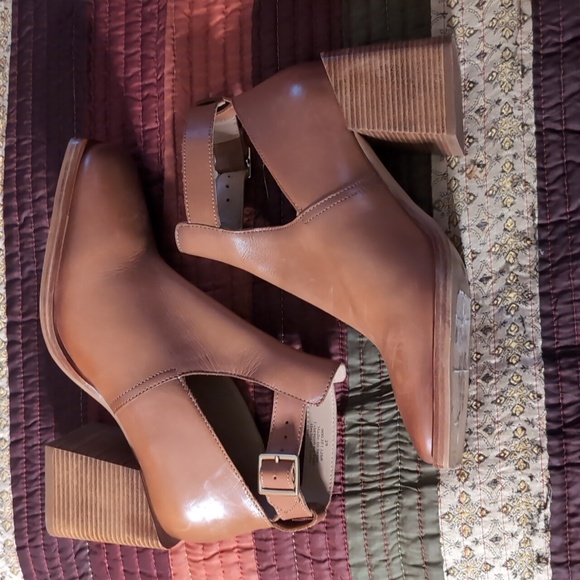FREE PEOPLE* Brady shoe bootie ankle boot leather block heel buckle detail sz 39 - Picture 9 of 17